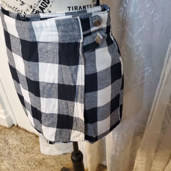 BEBOP black & white plaid mini skort sz 11 - Picture 2 of 6